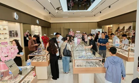 LB Select khai trương flagship store: Không gian eyewear "chọn lọc" đầu tiên tại TP.HCM dành cho người có gu