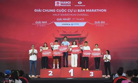 Huỳnh Anh Khôi và Phạm Thị Hồng Lệ cùng đạt hạng nhất Giải Marathon Quốc tế Hà Nội Techcombank mùa thứ 5