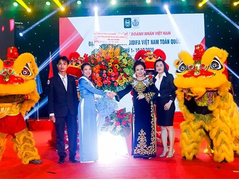 Kathy Đặng - khả năng không bao giờ chịu khuất phục số phận.