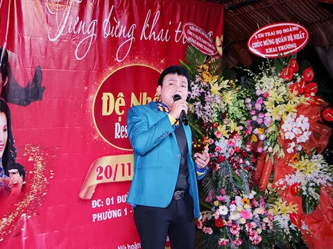 Diễn viên Trường Thịnh rạng rỡ mừng khai trương nhà hàng Đệ Nhất