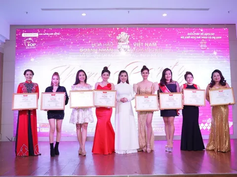 Người đẹp trí tuệ Trần Thị Hà diện áo dài quý phái tại đêm Thanks Party Hoa hậu Doanh nhân Việt nam Toàn cầu