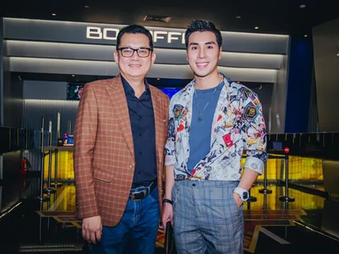 Diễn viên Hoàng Phi Kha đến mừng đạo diễn Trần Vũ Thuỷ ra mắt phim Cậu Vàng