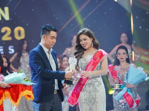 Nhà báo Trung Hoàng trao giải người đẹp truyền thông 2020