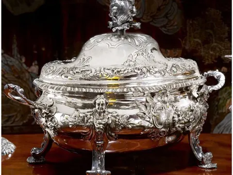 Vì sao đồ cổ lại đắt hơn vàng...!?