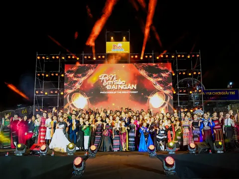 PINI Âm Sắc Đại Ngàn - Quỳnh Nguyễn Makeup Academy nâng tầm sắc đẹp trình diễn trong không gian Lễ hội Cồng Chiêng Đông Nam Á