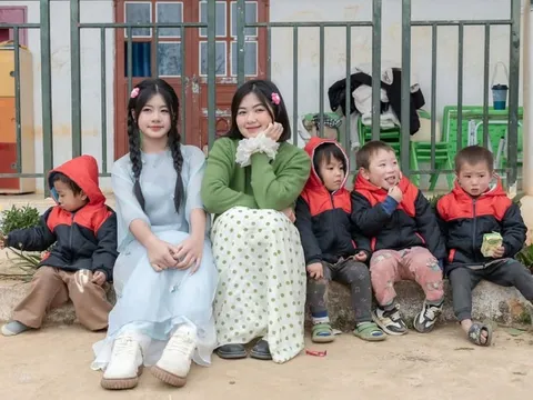 Hồ Quỳnh Hương . Hành trình trao yêu thương của cô gái trẻ đến với trẻ em vùng cao