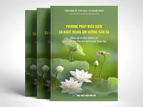 NSƯT Hương Giang xuất bản sách “Phương pháp biểu diễn ca khúc mang âm hưởng dân ca”