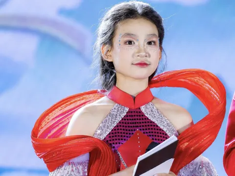 Lưu Huyền Anh – Đại sứ Truyền thông bản lĩnh, tỏa sáng trên sân khấu Lào Cai Fashion Show mùa 3