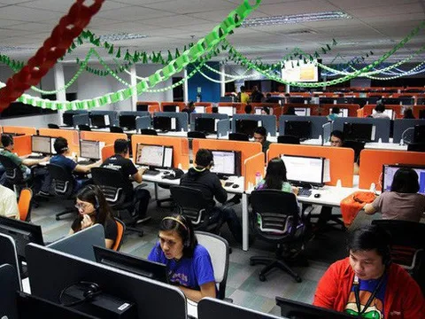 Ngành "call center" ở Philippines: Lương cao hơn bác sĩ, gấp đôi nhân viên ngân hàng, nhưng sinh hoạt theo giờ Mỹ, nhiễm trùng tai và khủng hoảng tinh thần thường xuyên