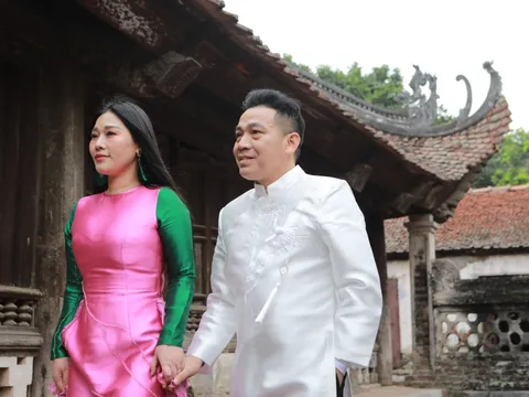 NSƯT Hương Giang trong trang phục của NTK Thạch Linh