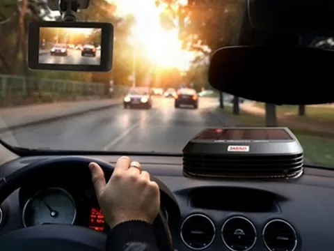 Camera hành trình ô tô: Phụ kiện không thể thiếu để lái xe an toàn