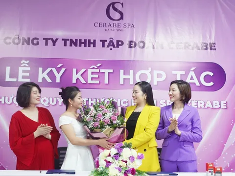 Chúc mừng tân giám đốc Phạm Thị Xuân ký kết nhận quyền thương hiệu Spa Cerabe