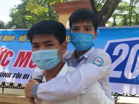 Cậu học trò 10 năm cõng bạn đến trường trở thành tân sinh viên ĐH Y Thái Bình