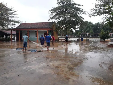 Học sinh Quảng Bình trở lại lớp sau nhiều ngày phải tạm nghỉ do mưa lũ