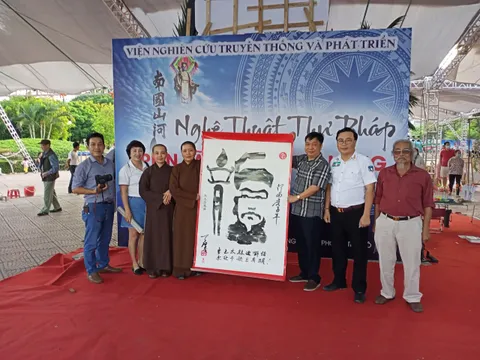 Viện nghiên cứu Truyền thống và Phát triển tổ chức Triển lãm 1010 bức thư pháp chữ Long