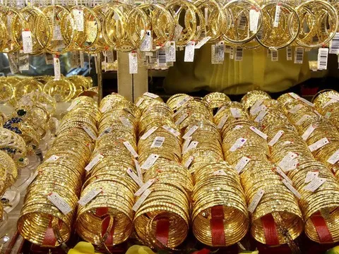 Giá vàng hôm nay ngày 13/10: Vàng biến động trái chiều