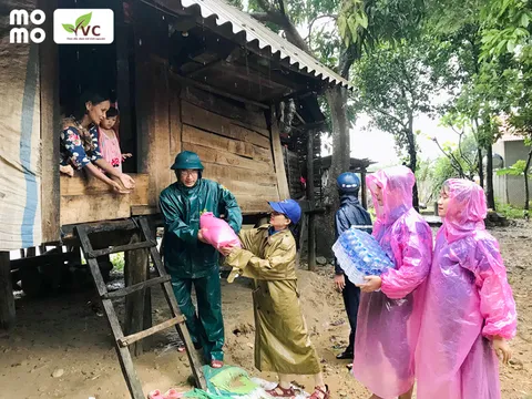 Nhiều doanh nghiệp kịp thời hỗ trợ đồng bào lũ lụt miền Trung