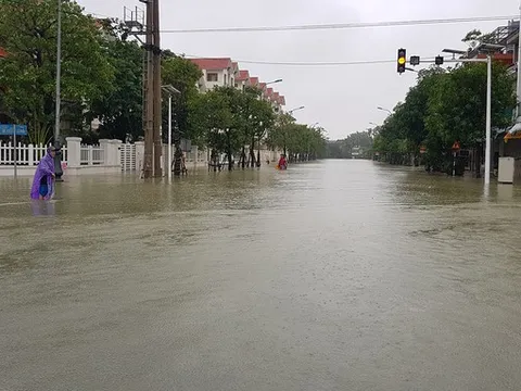 Cấp học bổng cho sinh viên vùng lũ