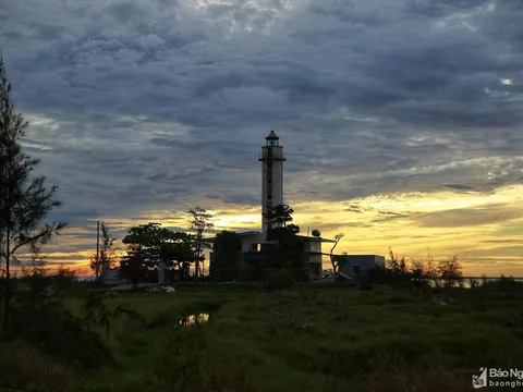 Ngẩn ngơ ngắm bình minh tuyệt đẹp nơi cửa sông Lam