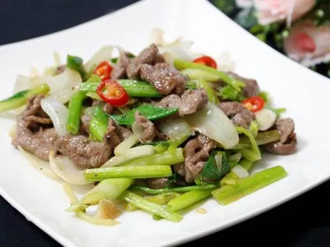 Món ngon cuối tuần: Thịt bò xào cần tỏi