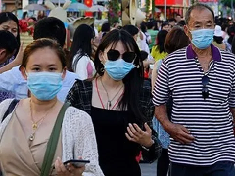 Phòng chống dịch COVID-19: Niềm tự hào Việt Nam và chiếc khẩu trang vải in hình cờ đỏ sao vàng