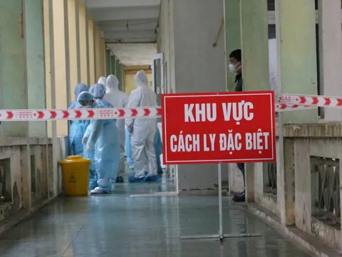 Chiều 24/11, có 2 chuyên gia Ấn Độ và 2 người Việt Nam mắc COVID-19