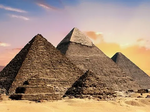 Những nghiên cứu của Isaac Newton về kim tự tháp