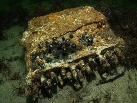 Phát hiện cỗ máy mã hóa của Đức quốc xã ở đáy biển Baltic