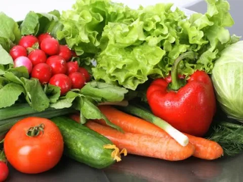 Giá thực phẩm hôm nay 28/12: Giá rau củ giảm từ 2.000 - 5.000 đồng/kg