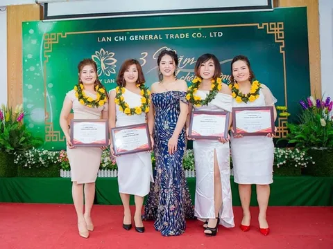 Mù công nghệ, cô giáo mầm non thành công trong kinh doanh online khiến nhiều người bất ngờ