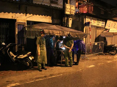 Ghi nhận ca COVID-19 thứ 3, Hà Nội nâng mức cảnh báo dịch, cấm quán bar, lễ hội đông người