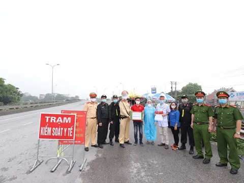 Tuổi trẻ CSCĐ Thủ đô chung tay cùng các y, bác sĩ đẩy lùi dịch COVID-19