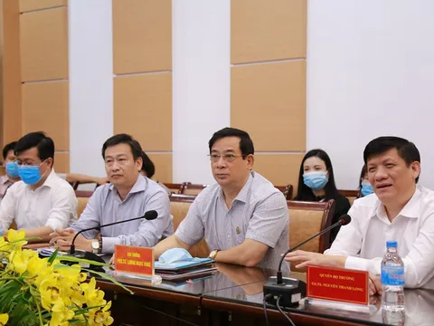 Bộ Y tế tiếp tục cử các giáo sư đầu ngành vào miền Trung chống dịch COVID-19