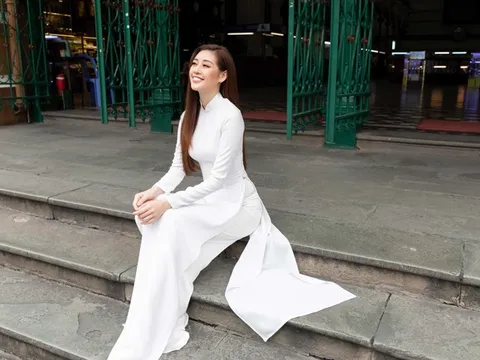 Dàn hoa hậu tôn dáng với áo dài nữ sinh