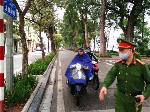 Hà Nội đã xử phạt nhiều người không mang khẩu trang, điểm kinh doanh không giãn cách