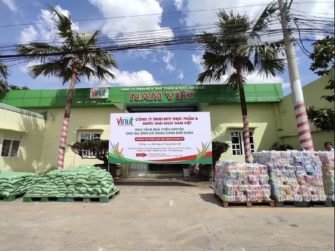 Thương hiệu Vinut trao quà mùa dịch COVID tại Dĩ An, Bình Dương