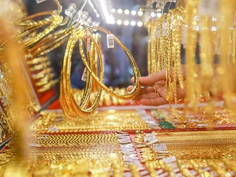Giá vàng hôm nay ngày 31/8: Vàng chưa thể tăng liên tục, chờ điều chỉnh mới