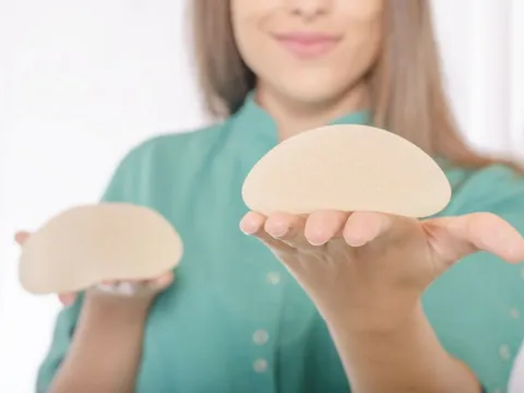 Những vấn đề cần biết khi lựa chọn kích thước túi ngực