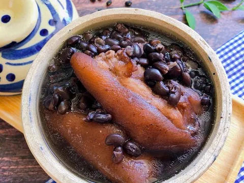 Giò heo hầm đậu đen