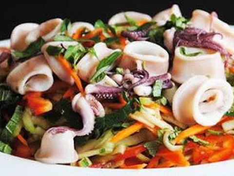 Món ngon cuối tuần: Cách làm gỏi mực sữa vừa ăn ngon vừa thon dáng