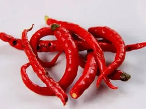 Giá thực phẩm hôm nay 13/11: Giá ớt, hành lá tăng cao kỷ lục