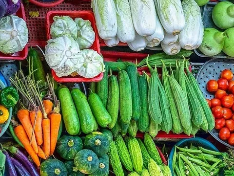 Giá thực phẩm hôm nay 25/12: Giá rau củ tăng