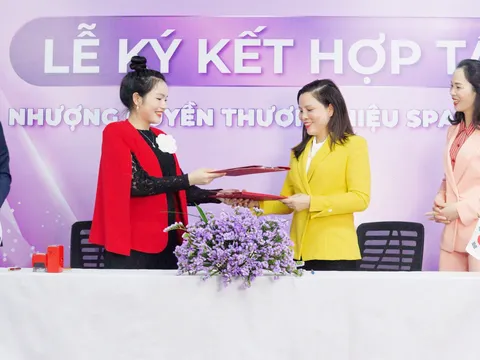 Lễ ký kết hợp tác giữa Chuỗi nhượng quyền thương hiệu Spa Cerabe và Giám đốc vùng Hoàng Thị Liên
