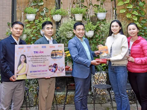 Người đẹp Nguyễn Phương Anh hành động nhân ái qua tập thơ "Người tình" của thi sĩ Vũ Đức Nguyên