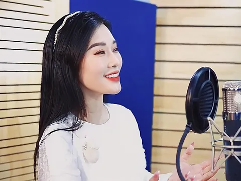 Thượng tá, NSƯT Hương Giang: Hơn 30 năm "nặng lòng" với âm nhạc Việt