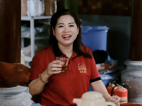 Người phụ nữ “gửi hồn” vào gỗ