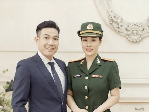 Nhà báo Xuân Nguyên và NSƯT Hương Giang chuẩn bị làm Lễ Hằng Thuận tại chùa Vạn Phúc