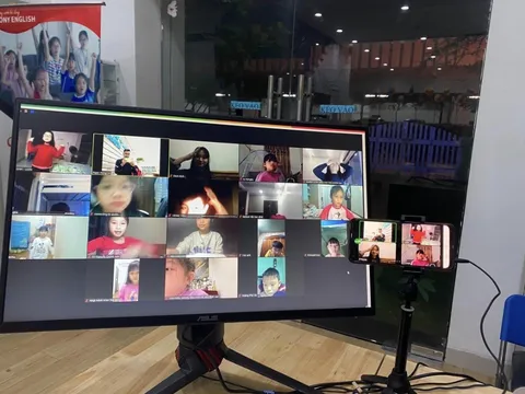 Thầy giáo truyền cảm hứng: Đi lên từ nghèo khó và nỗ lực lan toả yêu thương