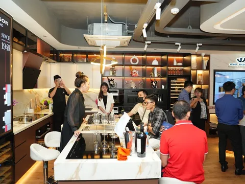 Trải nghiệm không gian bếp đẳng cấp 5 sao đến tại Showroom Nguyễn Hữu Thọ của Uuviet Solutions