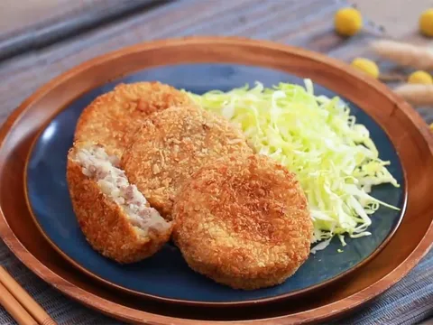 Bánh khoai tây thịt bò chiên thơm ngon ngày se lạnh